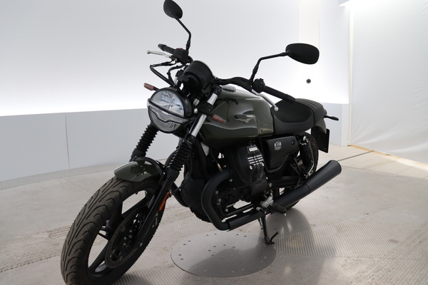 Moto Guzzi V7 STONE, vm. 2022, 3 tkm